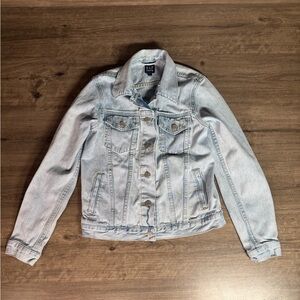 Gap Women’s Long Sleeve Button Down Denim Jacket/Coat Small